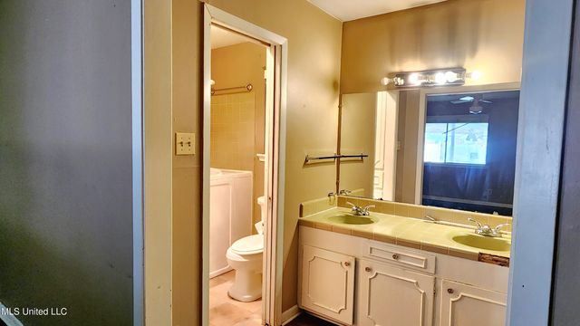 300 Lindberg Avenue, Natchez, MS 39120