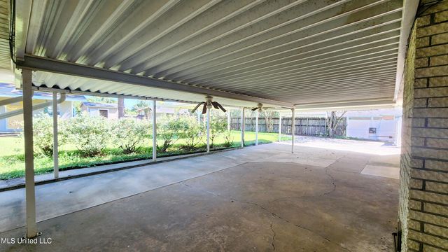 300 Lindberg Avenue, Natchez, MS 39120
