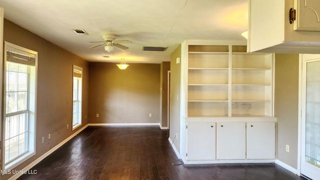 300 Lindberg Avenue, Natchez, MS 39120