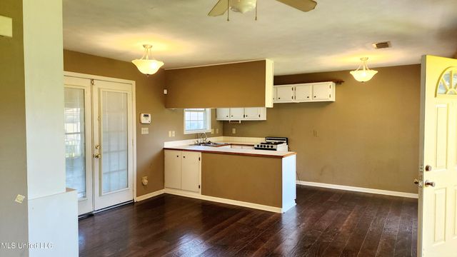 300 Lindberg Avenue, Natchez, MS 39120