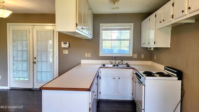 300 Lindberg Avenue, Natchez, MS 39120