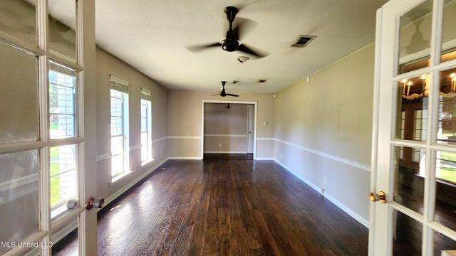 300 Lindberg Avenue, Natchez, MS 39120