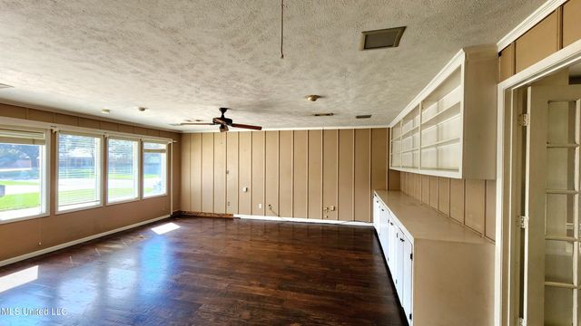 300 Lindberg Avenue, Natchez, MS 39120