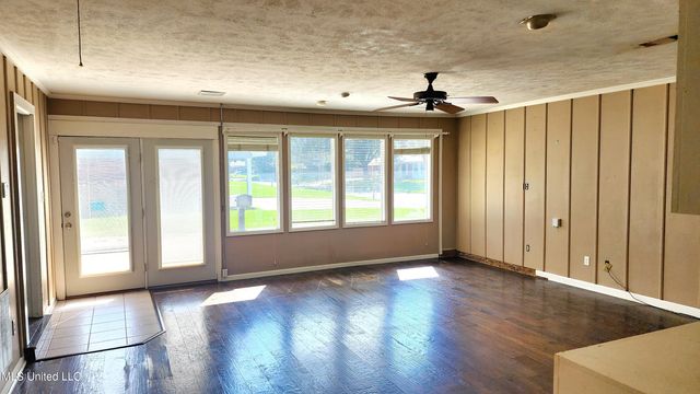 300 Lindberg Avenue, Natchez, MS 39120