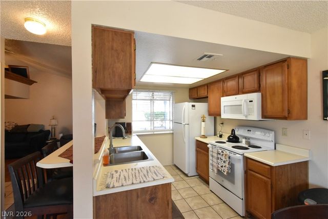 5851 Medallion Drive 101, Las Vegas, NV 89122