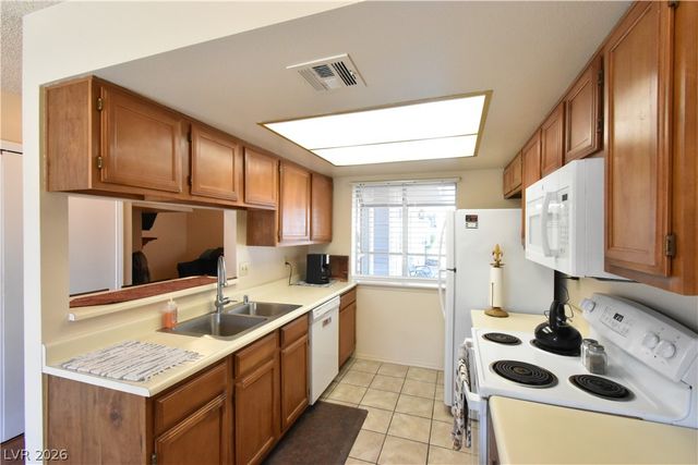 5851 Medallion Drive 101, Las Vegas, NV 89122