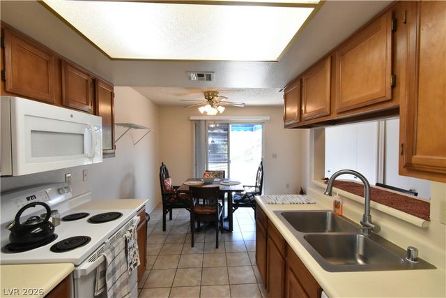 5851 Medallion Drive 101, Las Vegas, NV 89122