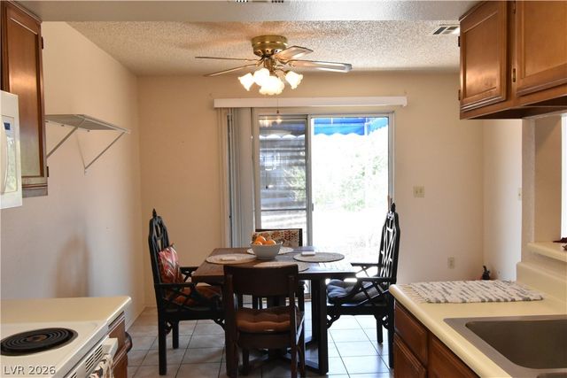 5851 Medallion Drive 101, Las Vegas, NV 89122