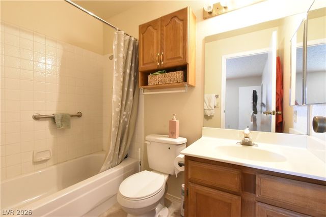 5851 Medallion Drive 101, Las Vegas, NV 89122
