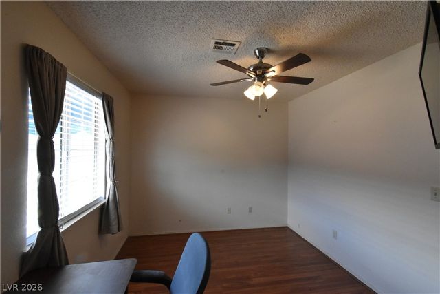 5851 Medallion Drive 101, Las Vegas, NV 89122
