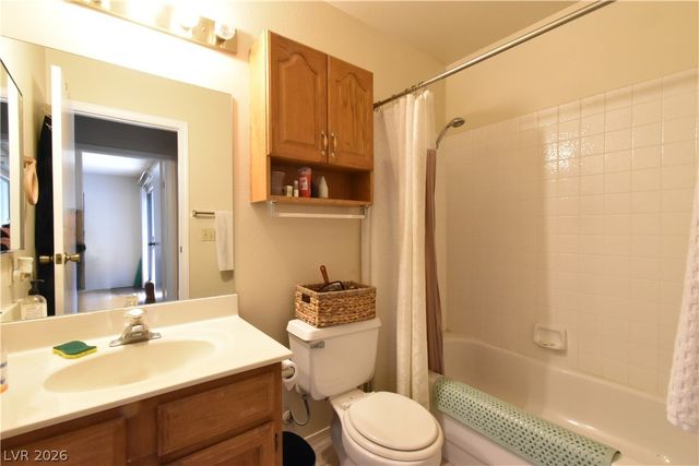 5851 Medallion Drive 101, Las Vegas, NV 89122