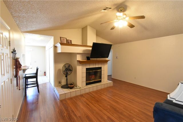 5851 Medallion Drive 101, Las Vegas, NV 89122