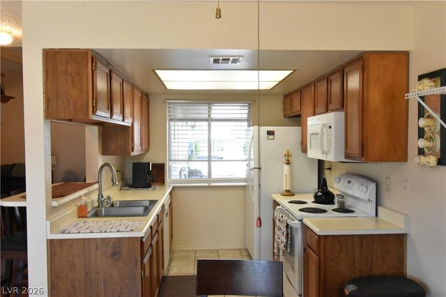 5851 Medallion Drive 101, Las Vegas, NV 89122