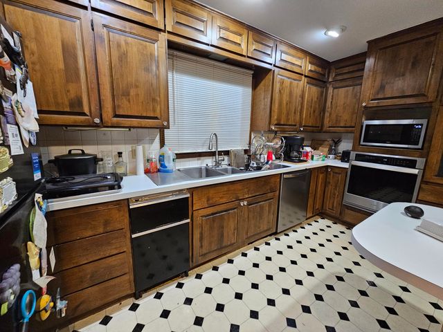 742 E Smith Street, Springfield, MO 65803