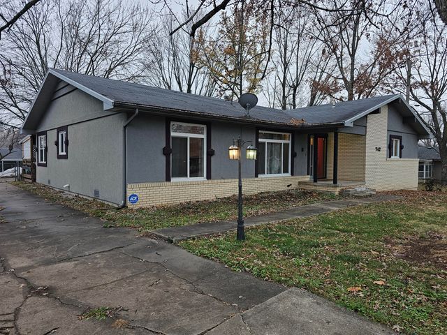 742 E Smith Street, Springfield, MO 65803