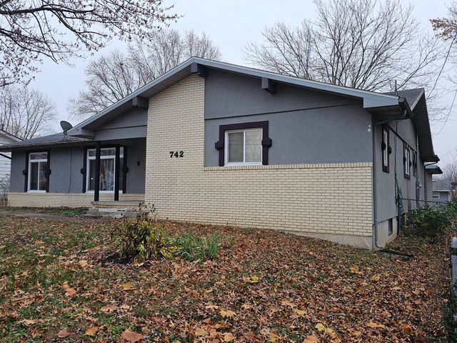 742 E Smith Street, Springfield, MO 65803