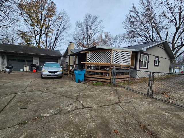 742 E Smith Street, Springfield, MO 65803