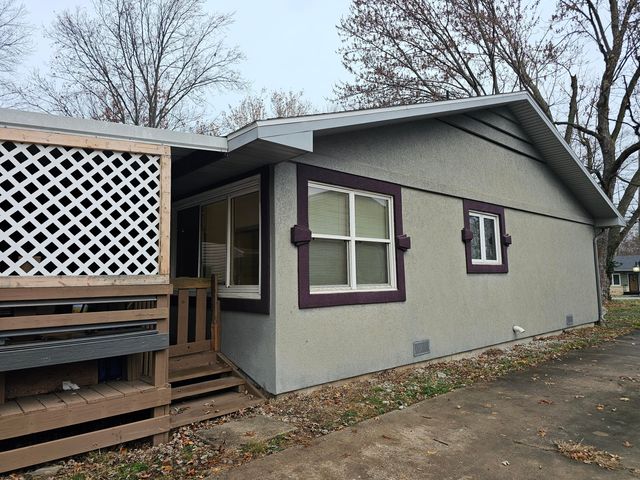 742 E Smith Street, Springfield, MO 65803