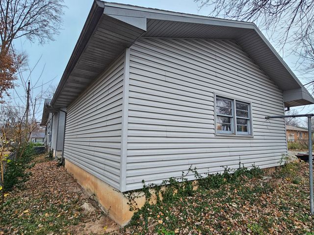 742 E Smith Street, Springfield, MO 65803
