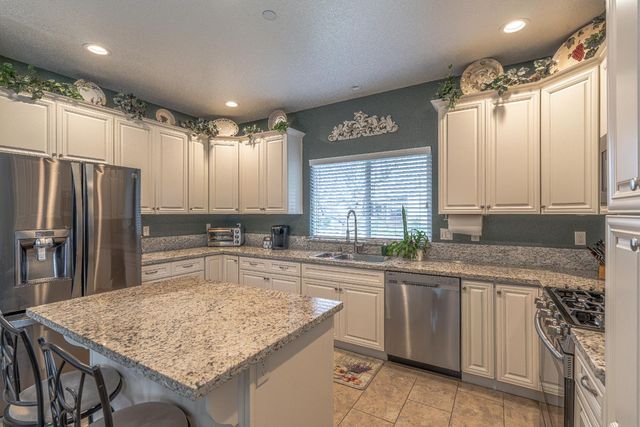 728 Patton Dr, Roseville, CA 95747