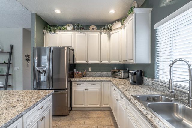 728 Patton Dr, Roseville, CA 95747