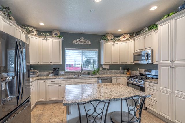 728 Patton Dr, Roseville, CA 95747