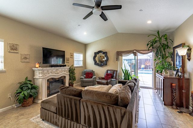 728 Patton Dr, Roseville, CA 95747