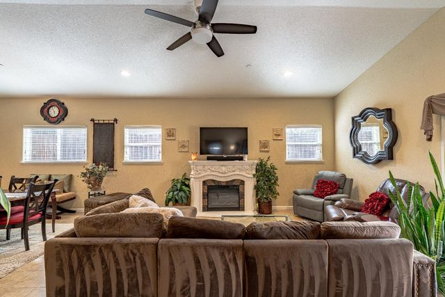 728 Patton Dr, Roseville, CA 95747