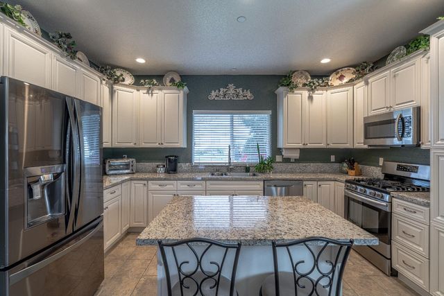 728 Patton Dr, Roseville, CA 95747