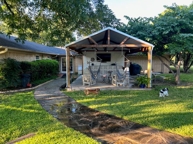 218 Palmer Drive, Comanche, TX 76442