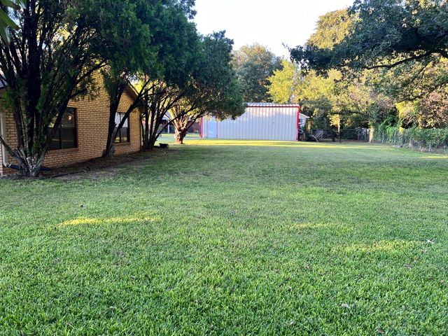 218 Palmer Drive, Comanche, TX 76442