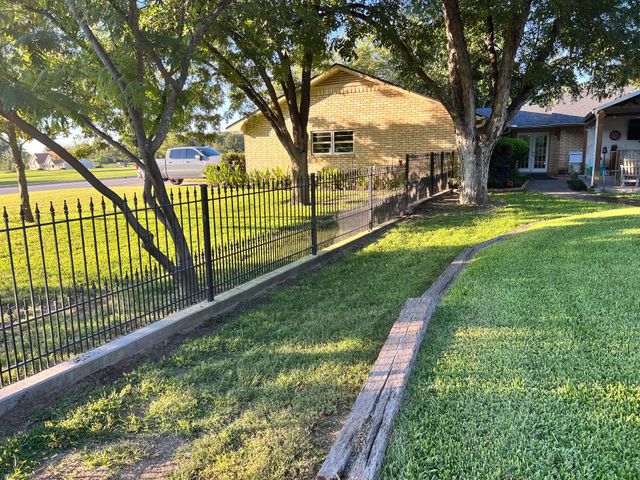 218 Palmer Drive, Comanche, TX 76442