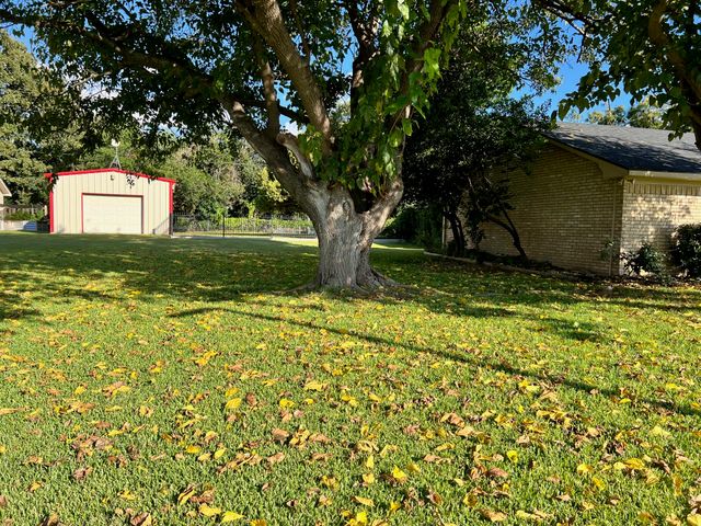 218 Palmer Drive, Comanche, TX 76442