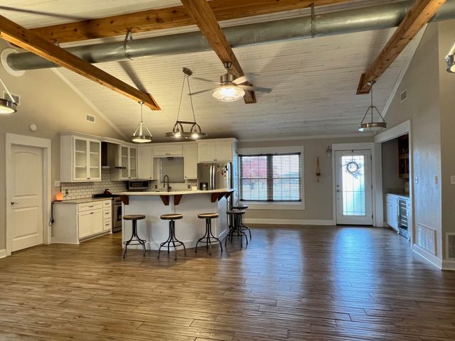 218 Palmer Drive, Comanche, TX 76442