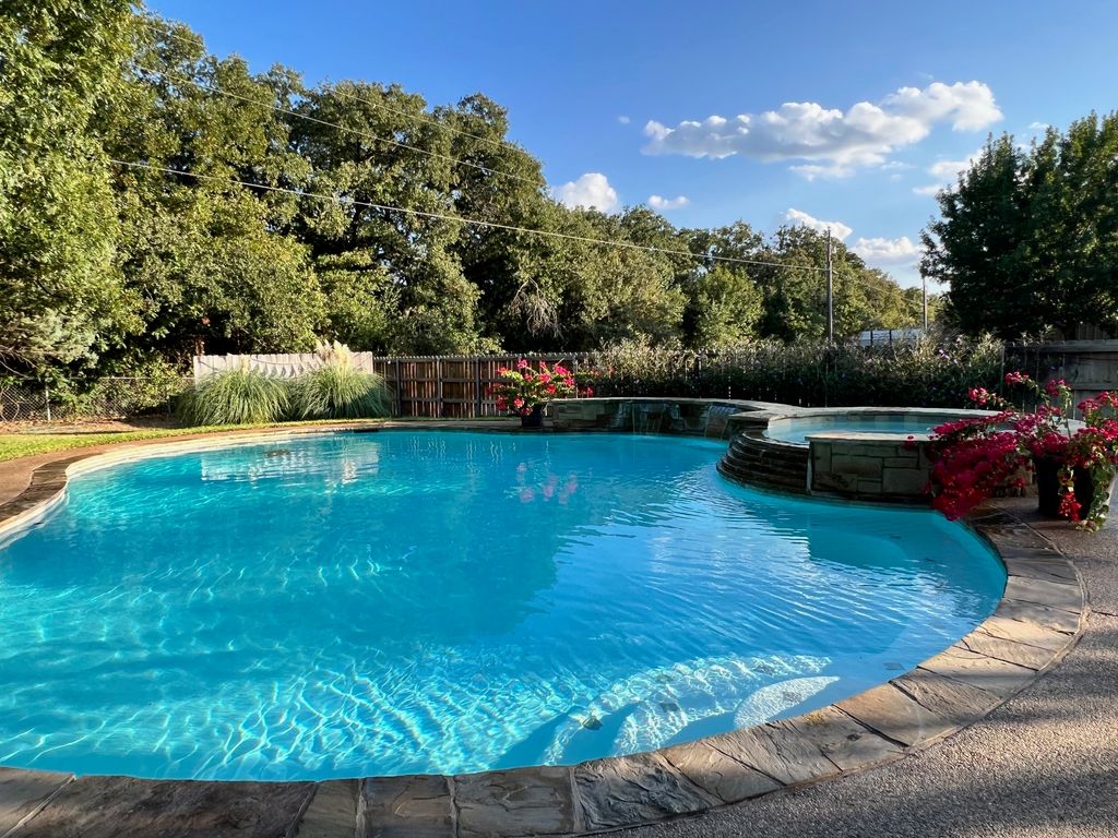 218 Palmer Drive, Comanche, TX 76442