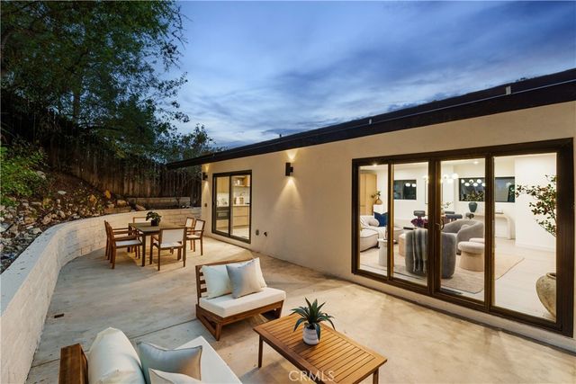 5105 Tendilla, Woodland Hills, CA 91364