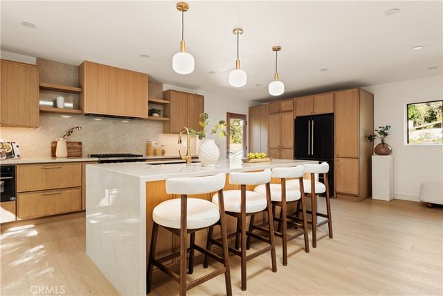 5105 Tendilla, Woodland Hills, CA 91364