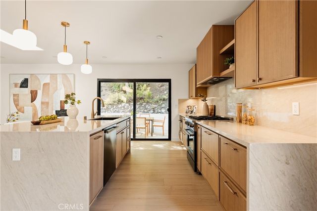 5105 Tendilla, Woodland Hills, CA 91364