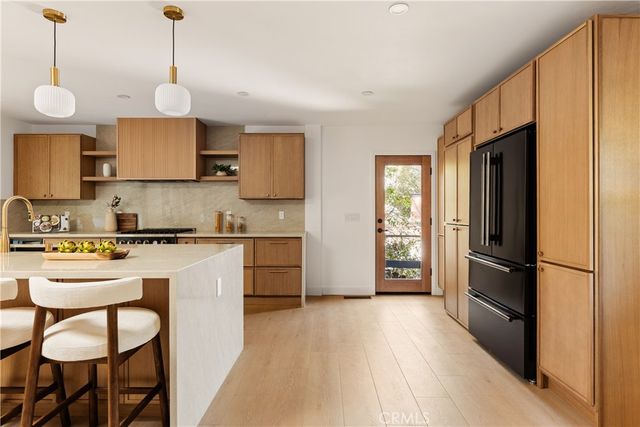 5105 Tendilla, Woodland Hills, CA 91364