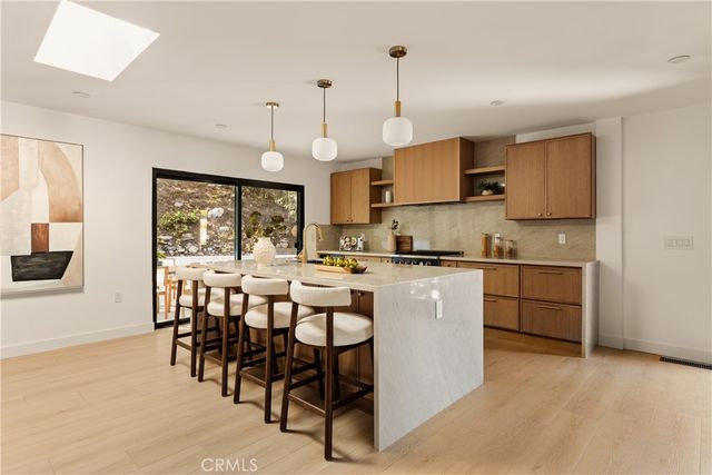 5105 Tendilla, Woodland Hills, CA 91364