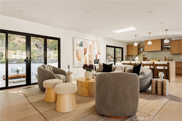 5105 Tendilla, Woodland Hills, CA 91364