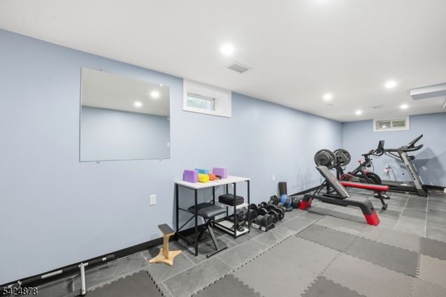 301 Roosevelt Ave, Hasbrouck Heights Boro, NJ 07604