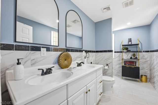 301 Roosevelt Ave, Hasbrouck Heights Boro, NJ 07604