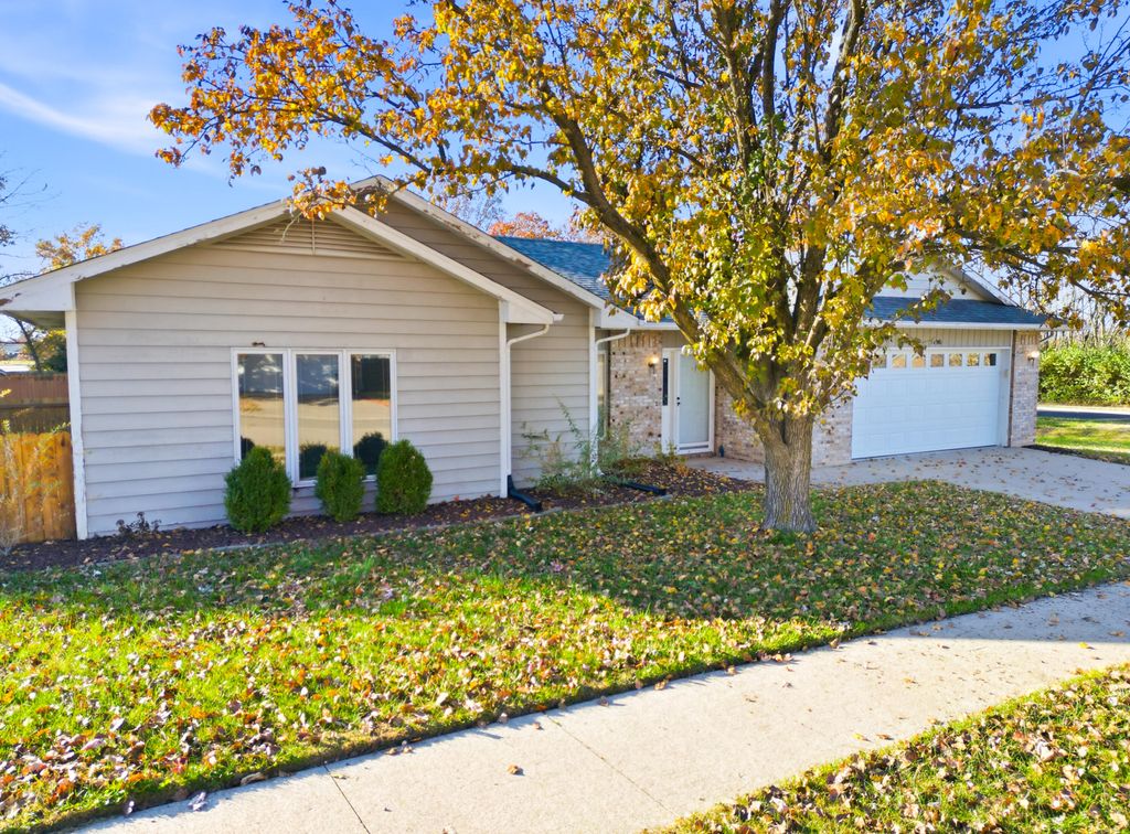 1400 N AZALEA DR, Columbia, MO 65201