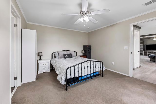 319 Berry Creek Drive, Caldwell, TX 77836