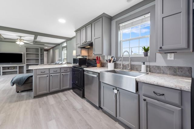 319 Berry Creek Drive, Caldwell, TX 77836