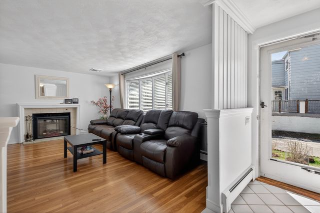 4 River Park St, Needham, MA 02494