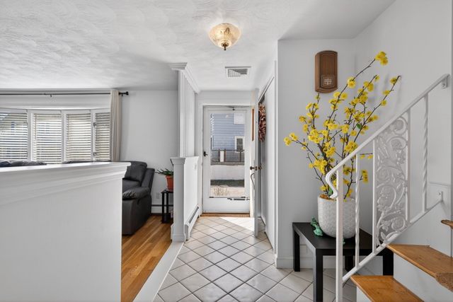4 River Park St, Needham, MA 02494