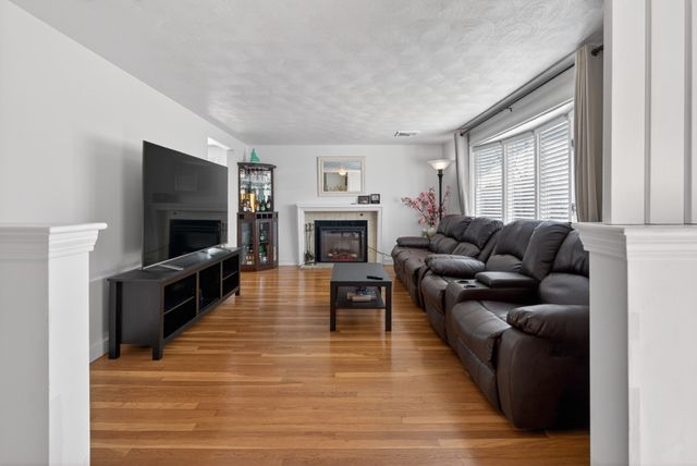 4 River Park St, Needham, MA 02494