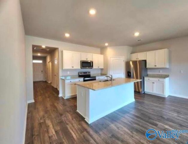 101 NE Canonbury Drive NE, New Market, AL 35761